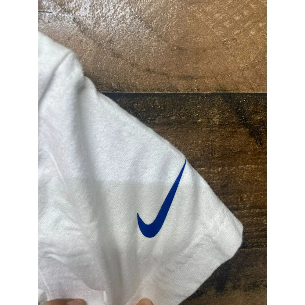 Nike Shoebox Youth T-Shirt Size 7‎